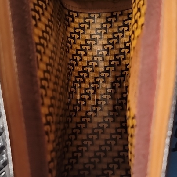 GUCCI CLUTCH - Picture 2 of 4